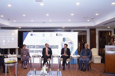 Photo of launch of Pakistan Economy Dashboard. Sitting in the picture from L to R are: Awas Sumra, Secretary Planning, Government of Pakistan Nasheeta Mohsin, Special Secretary, Finance Division, Government of Pakistan Muhammad Aurangzed, Finance Minister, Government of Pakistan Dr. Imtiaz Ahmad, Chief Economist, Economic Adviser's Wing, Finance Division, Government of Pakistan